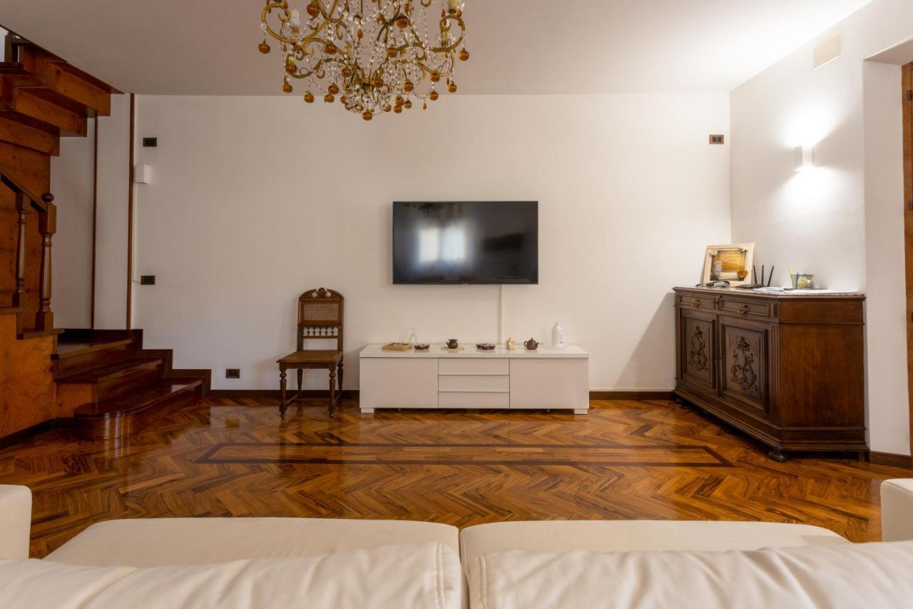 La Principessa Nera B&B Ostra Екстериор снимка