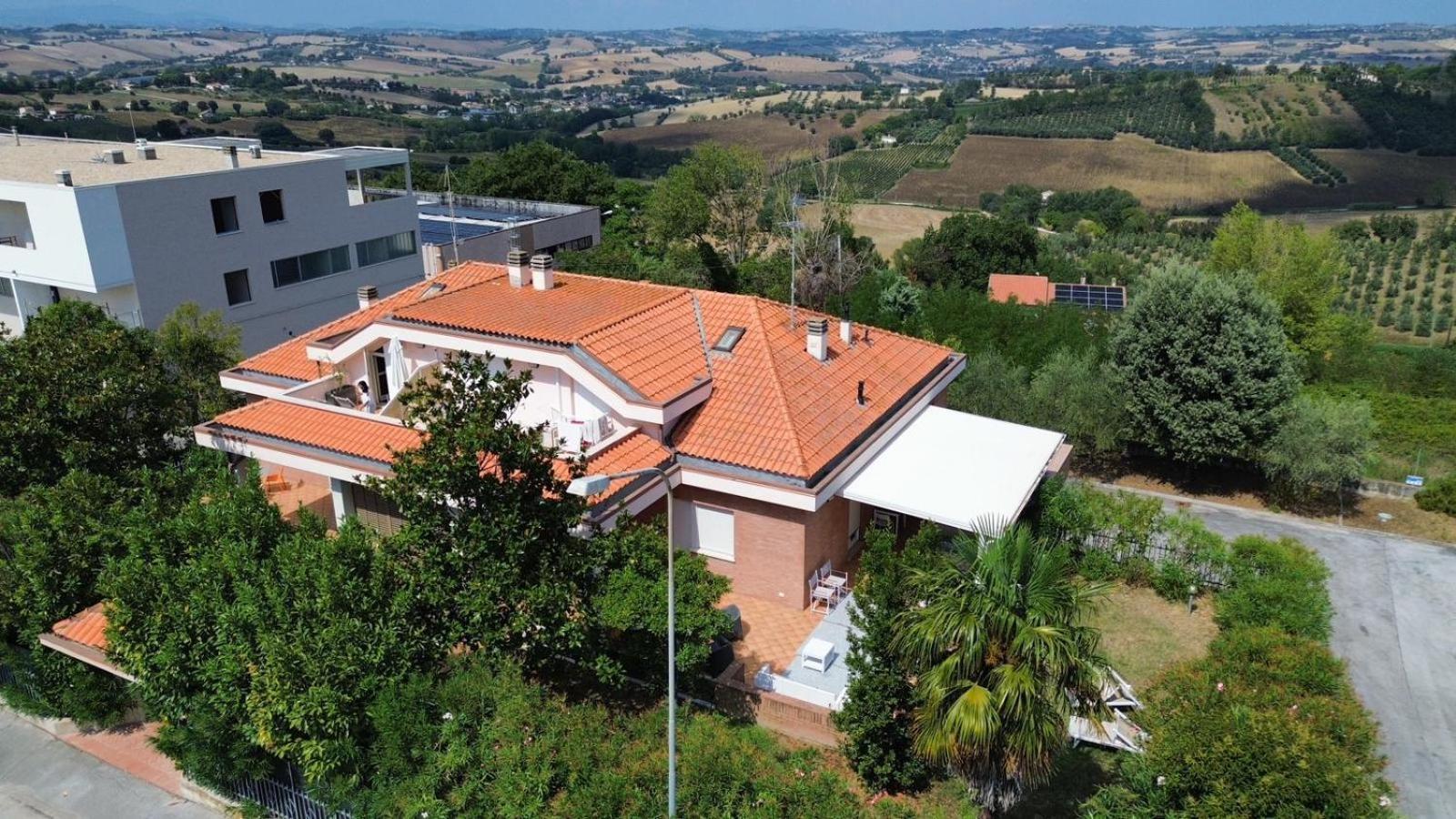 La Principessa Nera B&B Ostra Екстериор снимка